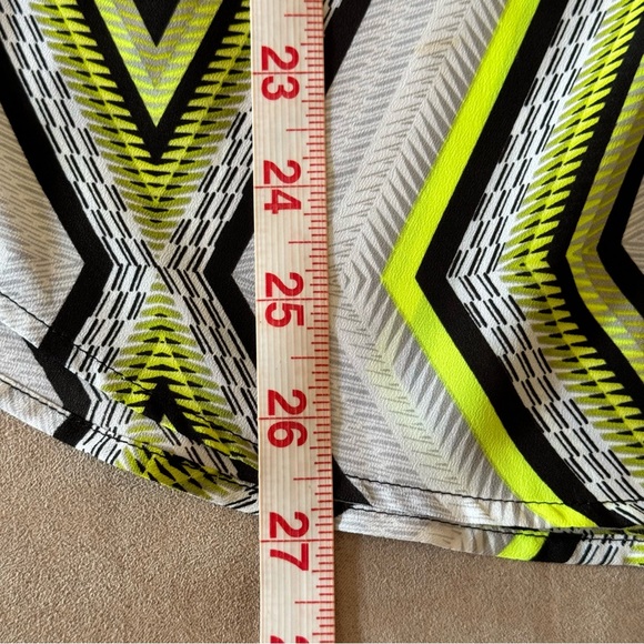 MICHAEL KORS- Neon Geometric, Black and Green Top. Roll up Sleeves. Size… - Picture 9 of 9